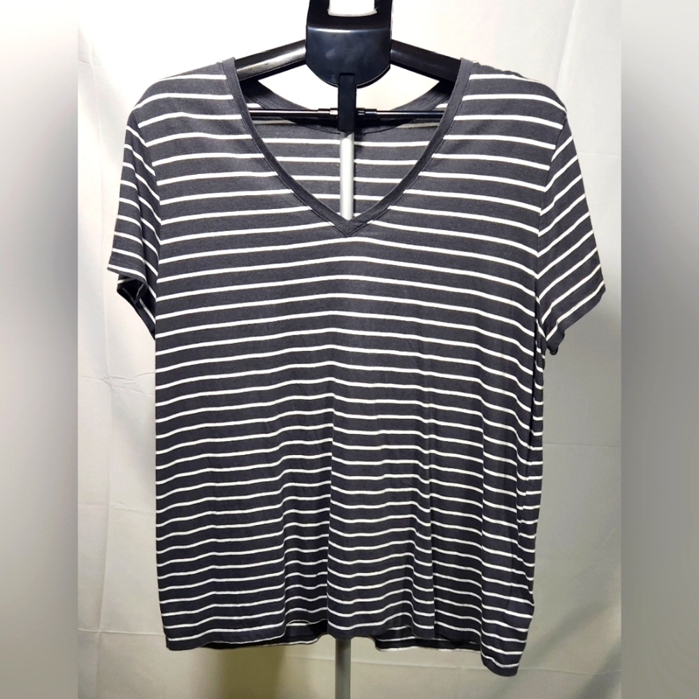 🌸 3/$25 🌸 GAP Women's Gray/White Short Sleeve Favorite Tee-Size XXL
